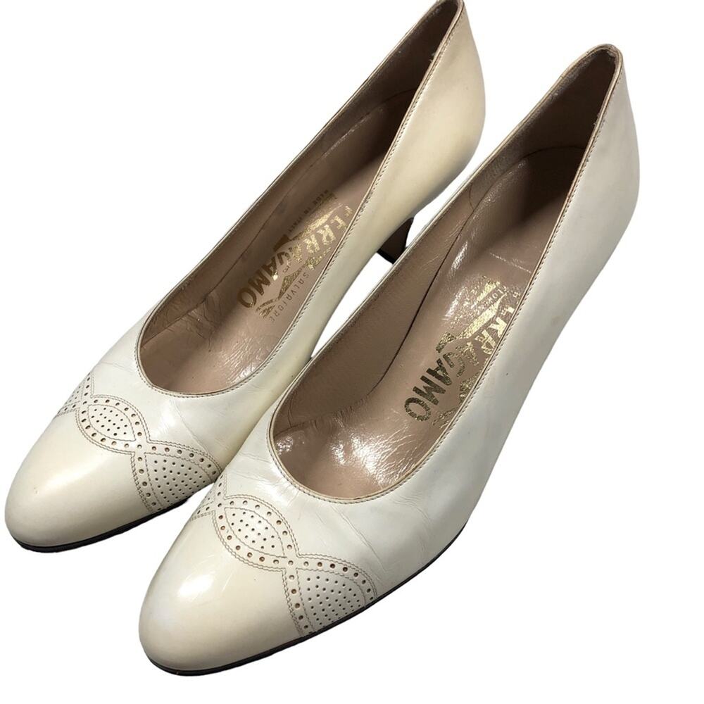 VTG Salvatore Ferragamo Dress Pumps Womens 7 AAA Off White Low Heel Almond Toe